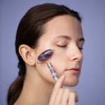 Вибрирующая щеточка для очищения и EMS лифтинга