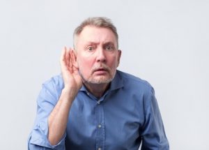 Возвращение звуков мира: как выбрать слуховой аппарат для пожилого человека